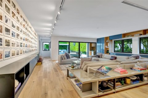 Casa en venta en Miami Beach, Florida, 5 dormitorios, 351.54 m2 № 1923542 - foto 5