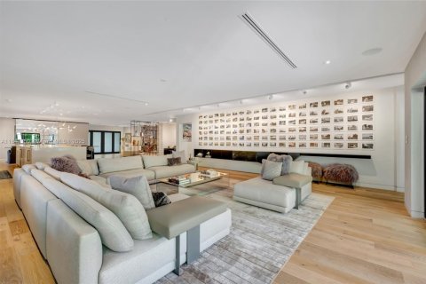 Casa en venta en Miami Beach, Florida, 5 dormitorios, 351.54 m2 № 1923542 - foto 16
