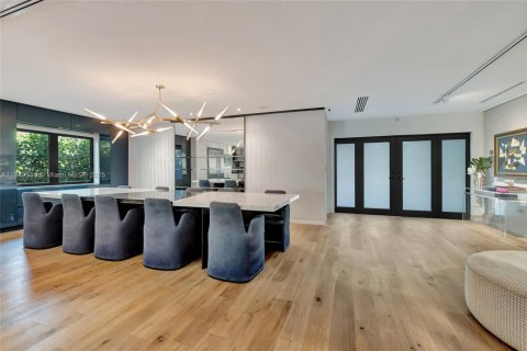 Casa en venta en Miami Beach, Florida, 5 dormitorios, 351.54 m2 № 1923542 - foto 9