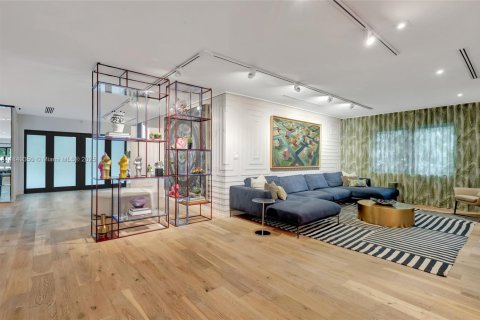 Casa en venta en Miami Beach, Florida, 5 dormitorios, 351.54 m2 № 1923542 - foto 6