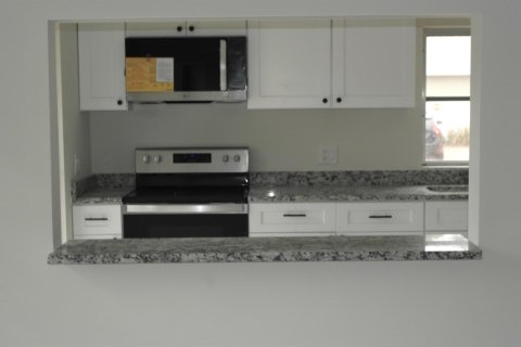 Снять в аренду квартиру в Бока-Ратон, Флорида 3 комнаты, 96.99м2, № 2147385 - фото 5