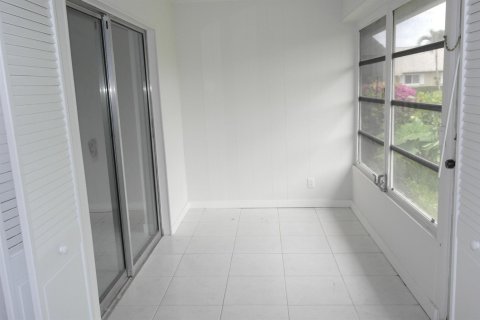 Снять в аренду квартиру в Бока-Ратон, Флорида 3 комнаты, 96.99м2, № 2147385 - фото 8