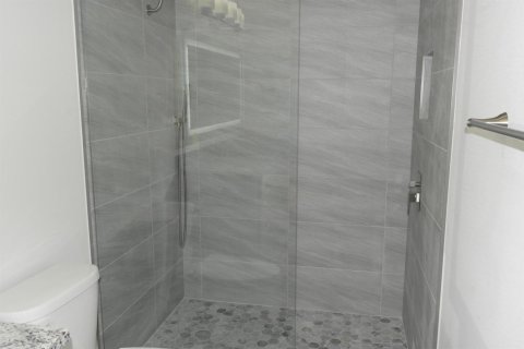 Снять в аренду квартиру в Бока-Ратон, Флорида 3 комнаты, 96.99м2, № 2147385 - фото 12