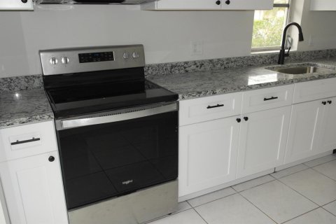 Снять в аренду квартиру в Бока-Ратон, Флорида 3 комнаты, 96.99м2, № 2147385 - фото 3