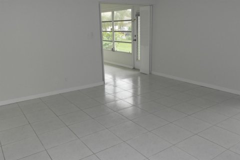 Снять в аренду квартиру в Бока-Ратон, Флорида 3 комнаты, 96.99м2, № 2147385 - фото 7