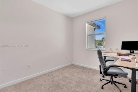 Townhouse in Miami, Florida 3 bedrooms, 157.47 sq.m. № 1892029 - photo 11