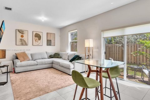 Townhouse in Miami, Florida 3 bedrooms, 157.47 sq.m. № 1892029 - photo 29