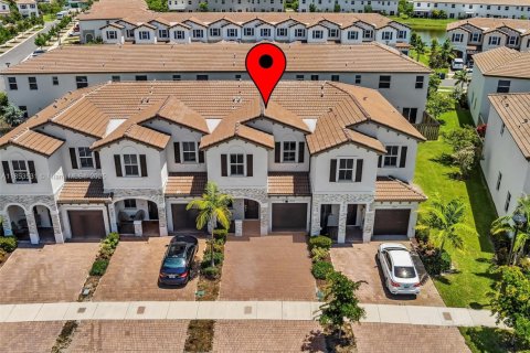 Townhouse in Miami, Florida 3 bedrooms, 157.47 sq.m. № 1892029 - photo 1