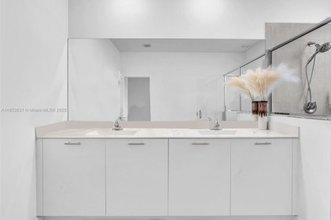 Townhouse in Miami, Florida 3 bedrooms, 157.47 sq.m. № 1892029 - photo 15