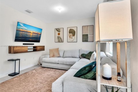 Townhouse in Miami, Florida 3 bedrooms, 157.47 sq.m. № 1892029 - photo 26