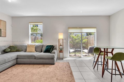 Townhouse in Miami, Florida 3 bedrooms, 157.47 sq.m. № 1892029 - photo 30