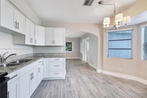 Casa en venta en Hollywood, Florida, 3 dormitorios, 112.6 m2 № 1846104 - foto 4