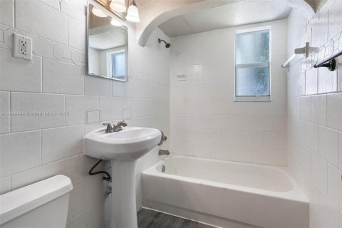 Casa en venta en Hollywood, Florida, 3 dormitorios, 112.6 m2 № 1846104 - foto 8