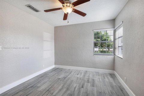 Casa en venta en Hollywood, Florida, 3 dormitorios, 112.6 m2 № 1846104 - foto 16