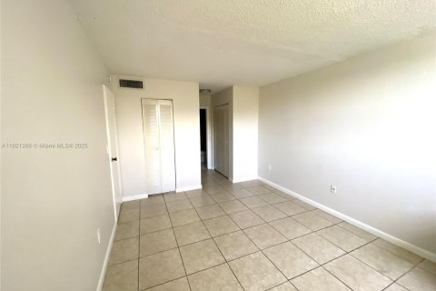 Copropriété à louer à North Miami Beach, Floride: 1 chambre, 61.13 m2 № 1975446 - photo 12