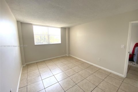Copropriété à louer à North Miami Beach, Floride: 1 chambre, 61.13 m2 № 1975446 - photo 10
