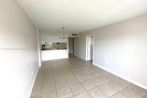 Copropriété à louer à North Miami Beach, Floride: 1 chambre, 61.13 m2 № 1975446 - photo 9