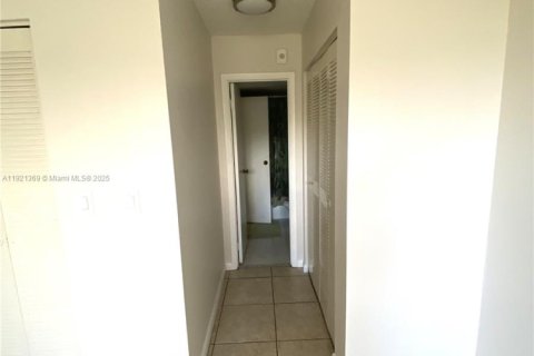 Copropriété à louer à North Miami Beach, Floride: 1 chambre, 61.13 m2 № 1975446 - photo 13