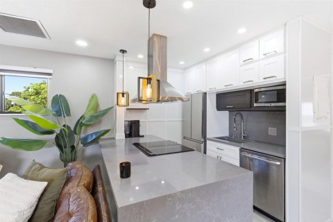 Condo in Boynton Beach, Florida, 2 bedrooms № 2243825 - photo 9