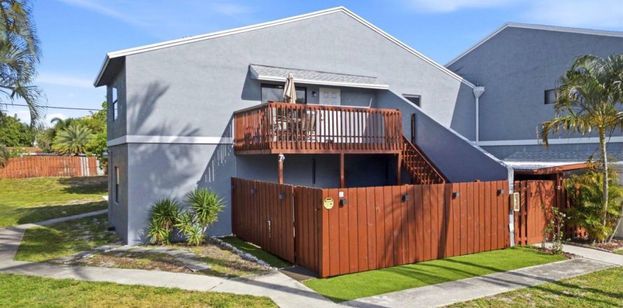 Condo in Boynton Beach, Florida, 2 bedrooms № 2243825