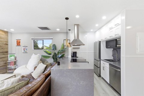 Condo in Boynton Beach, Florida, 2 bedrooms № 2243825 - photo 8