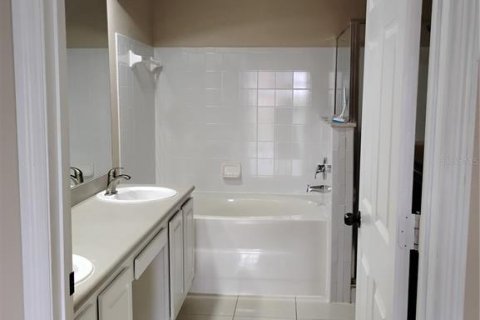 Снять в аренду кондоминиум в Лейк-Мэри, Флорида 3 комнаты, 160.81м2, № 1908863 - фото 24