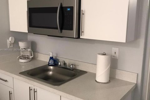 Copropriété à vendre à Hallandale Beach, Floride: 1 chambre, 29.73 m2 № 2081375 - photo 2