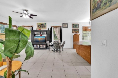 House in Miramar, Florida 4 bedrooms, 267.37 sq.m. № 2069373 - photo 13