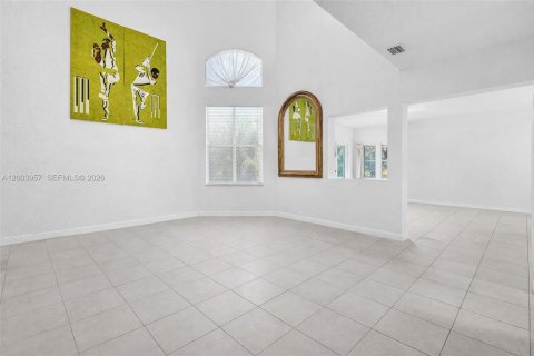 House in Miramar, Florida 4 bedrooms, 267.37 sq.m. № 2069373 - photo 8