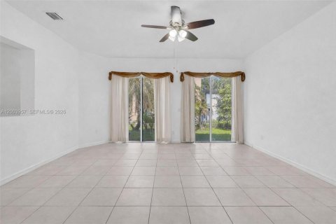 House in Miramar, Florida 4 bedrooms, 267.37 sq.m. № 2069373 - photo 16