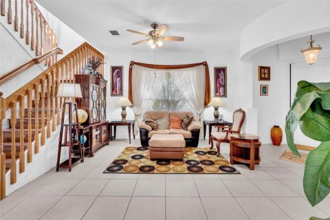 House in Miramar, Florida 4 bedrooms, 267.37 sq.m. № 2069373