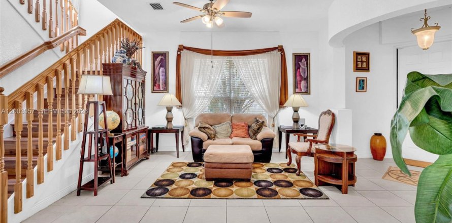 House in Miramar, Florida 4 bedrooms, 267.37 sq.m. № 2069373