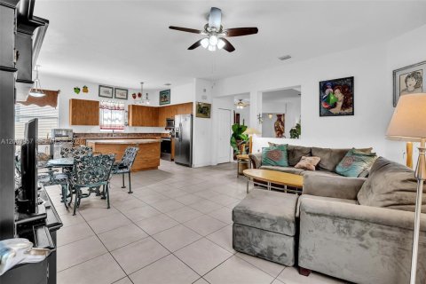 House in Miramar, Florida 4 bedrooms, 267.37 sq.m. № 2069373 - photo 17