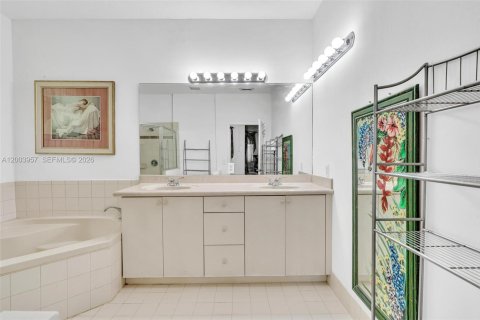 House in Miramar, Florida 4 bedrooms, 267.37 sq.m. № 2069373 - photo 29