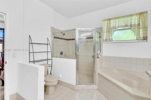 House in Miramar, Florida 4 bedrooms, 267.37 sq.m. № 2069373 - photo 28