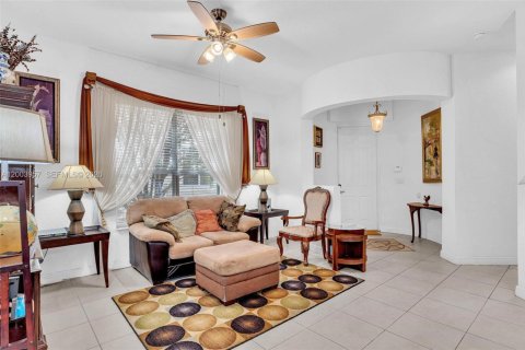 House in Miramar, Florida 4 bedrooms, 267.37 sq.m. № 2069373 - photo 11