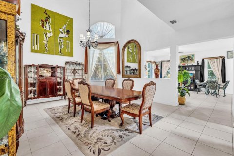 House in Miramar, Florida 4 bedrooms, 267.37 sq.m. № 2069373 - photo 9