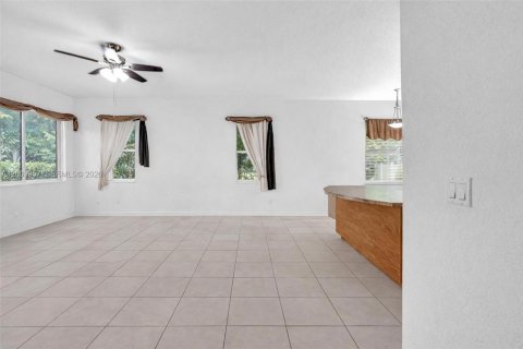 House in Miramar, Florida 4 bedrooms, 267.37 sq.m. № 2069373 - photo 12