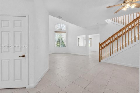 House in Miramar, Florida 4 bedrooms, 267.37 sq.m. № 2069373 - photo 6