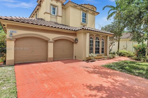 House in Miramar, Florida 4 bedrooms, 267.37 sq.m. № 2069373 - photo 2