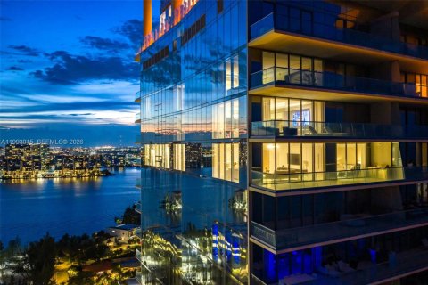 Купить кондоминиум в Санни-Айлс-Бич, Флорида 4 спальни, 302.12м2, № 2056985 - фото 1