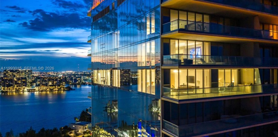 Кондоминиум с 4 спальнями в Санни-Айлс-Бич, Флорида № 2056985