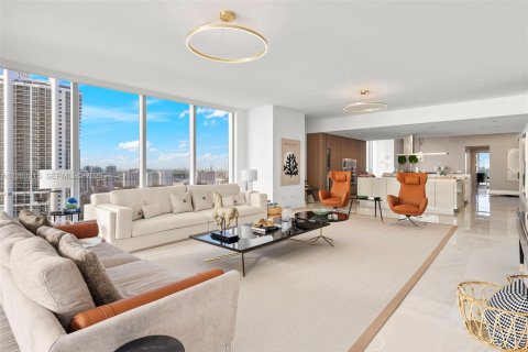 Купить кондоминиум в Санни-Айлс-Бич, Флорида 4 спальни, 302.12м2, № 2056985 - фото 17