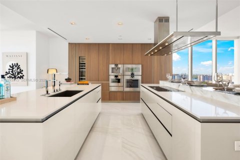 Купить кондоминиум в Санни-Айлс-Бич, Флорида 4 спальни, 302.12м2, № 2056985 - фото 19