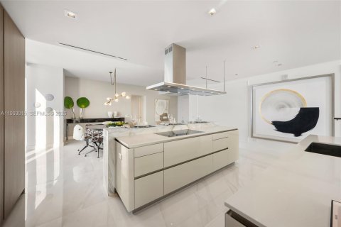 Купить кондоминиум в Санни-Айлс-Бич, Флорида 4 спальни, 302.12м2, № 2056985 - фото 21