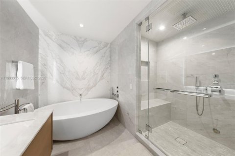 Купить кондоминиум в Санни-Айлс-Бич, Флорида 4 спальни, 302.12м2, № 2056985 - фото 27