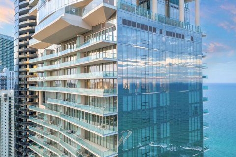 Купить кондоминиум в Санни-Айлс-Бич, Флорида 4 спальни, 302.12м2, № 2056985 - фото 9