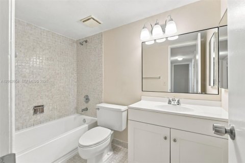 Condominio en venta en Miami, Florida, 3 dormitorios, 104.98 m2 № 2276113 - foto 15