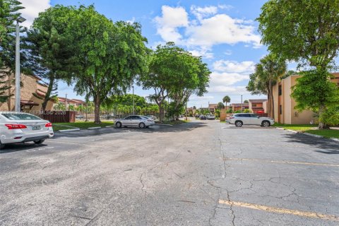 Condominio en venta en Miami, Florida, 3 dormitorios, 104.98 m2 № 2276113 - foto 25