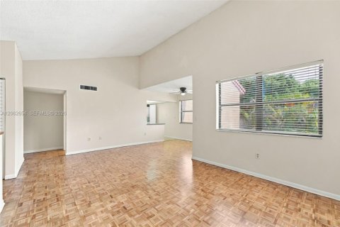 Condominio en venta en Miami, Florida, 3 dormitorios, 104.98 m2 № 2276113 - foto 6